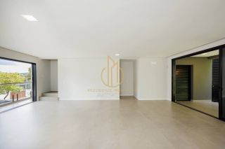 Sobrado geminado com 3 suítes a venda no bairro América Joinville SC