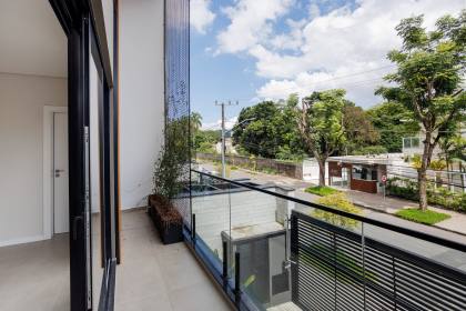 Sobrado geminado 3 suítes no América