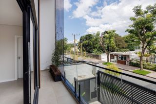 Sobrado geminado com 3 suítes a venda no bairro América Joinville SC