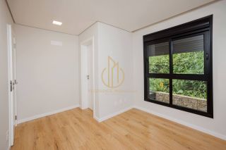 Sobrado geminado com 3 suítes a venda no bairro América Joinville SC