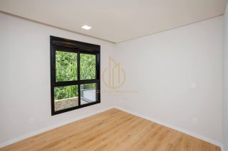 Sobrado geminado com 3 suítes a venda no bairro América Joinville SC