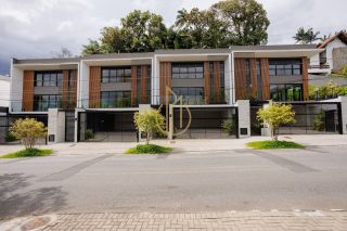 Sobrado geminado com 3 suítes a venda no bairro América Joinville SC