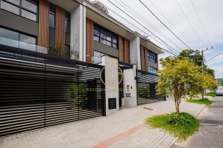 Sobrado geminado com 3 suítes a venda no bairro América Joinville SC