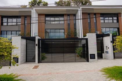 Sobrado geminado 3 suítes no América