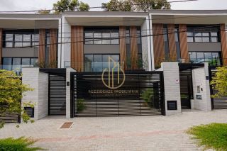 Sobrado geminado com 3 suítes a venda no bairro América Joinville SC