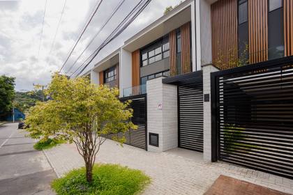 Sobrado geminado 3 suítes no América