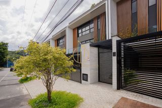 Sobrado geminado com 3 suítes a venda no bairro América Joinville SC