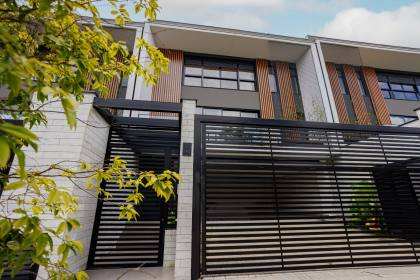 Sobrado geminado 3 suítes no América