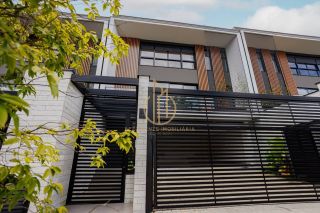 Sobrado geminado com 3 suítes a venda no bairro América Joinville SC