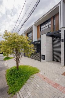 Sobrado geminado com 3 suítes a venda no bairro América Joinville SC