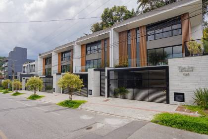 Sobrado geminado 3 suítes no América