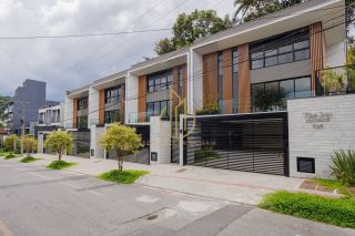 Sobrado geminado com 3 suítes a venda no bairro América Joinville SC