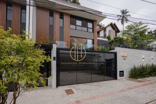 Sobrado geminado com 3 suítes a venda no bairro América Joinville SC