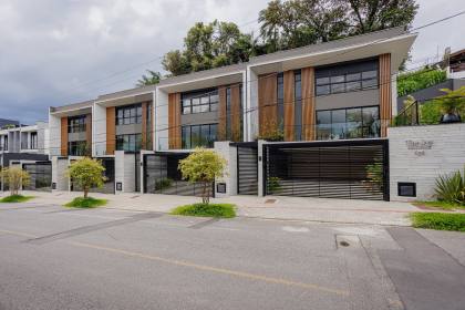 Sobrado geminado 3 suítes no América