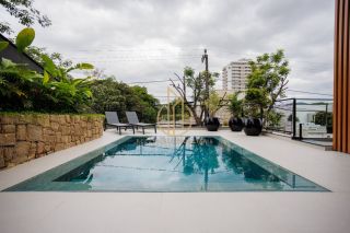 Sobrado geminado com 3 suítes a venda no bairro América Joinville SC