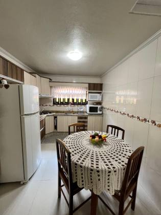 Casa Para Vender com 4 quartos 1 suítes no bairro Nova Brasília Joinville.