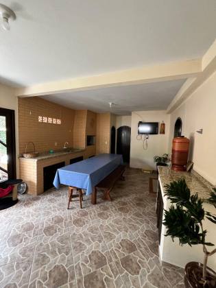 Casa Para Vender com 4 quartos 1 suítes no bairro Nova Brasília Joinville.