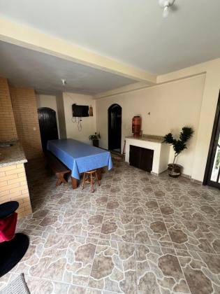 Casa Para Vender com 4 quartos 1 suítes no bairro Nova Brasília Joinville.
