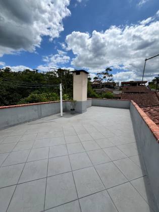 Casa Para Vender com 4 quartos 1 suítes no bairro Nova Brasília Joinville.