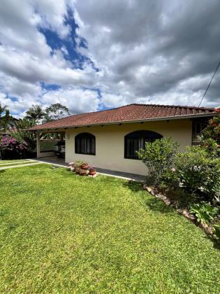 Casa Para Vender com 4 quartos 1 suítes no bairro Nova Brasília Joinville.