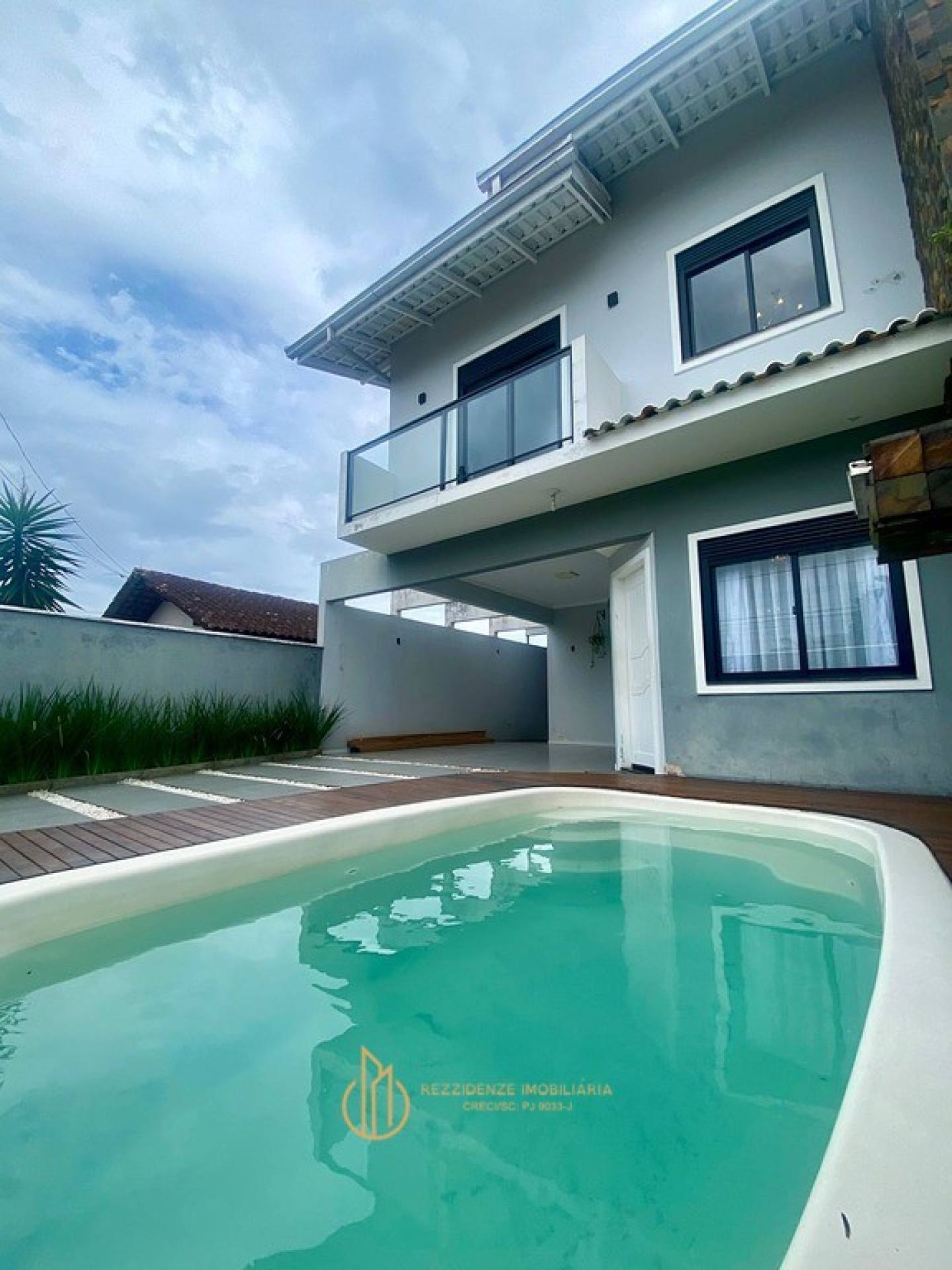 Sobrado Para Vender com 3 quartos 1 suítes no bairro Aventureiro