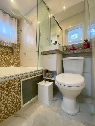 Sobrado Para Vender com 3 quartos 1 suítes no bairro Aventureiro