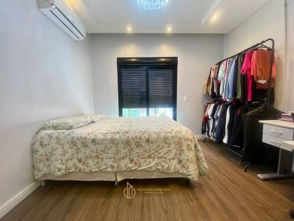 Sobrado Para Vender com 3 quartos 1 suítes no bairro Aventureiro