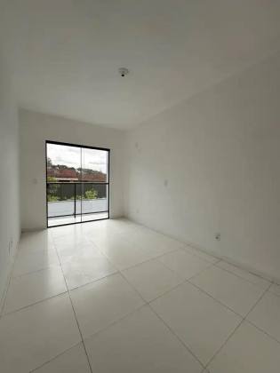 Sobrado geminado em condomínio fechado no Santa Catarina