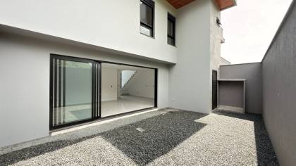 Casa 3 suítes em condomínio fechado no América