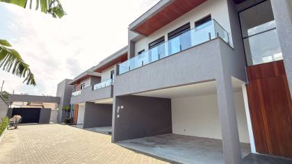 Casa 3 suítes em condomínio fechado no América