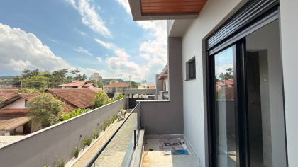 Casa 3 suítes em condomínio fechado no América