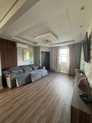 Casa para vender com 3 quartos 1 suíte no bairro João Costa em Joinville