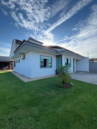 Casa para vender com 3 quartos 1 suíte no bairro João Costa em Joinville