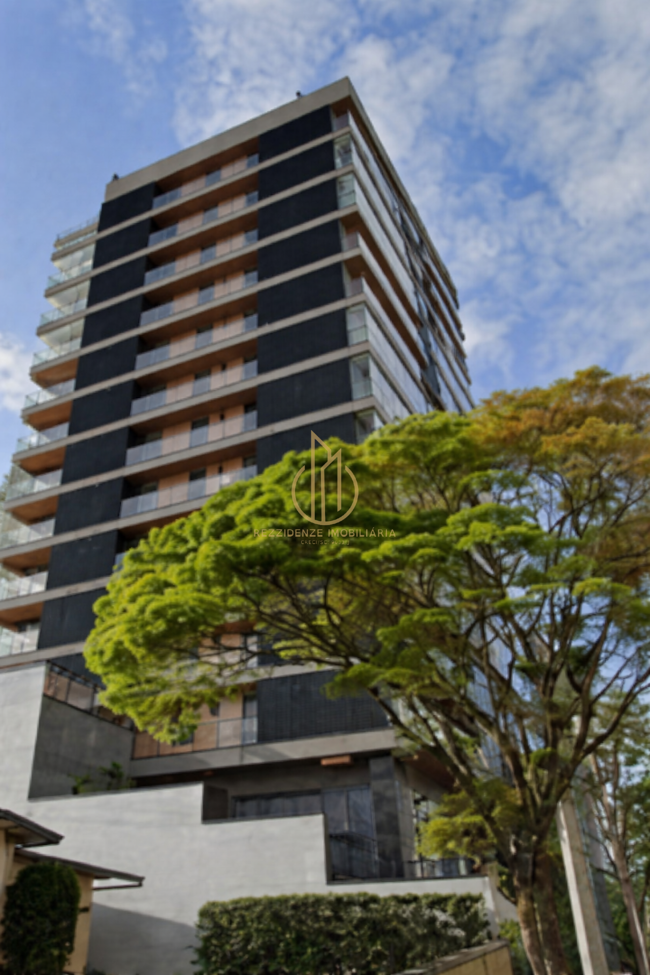 APARTAMENTO 3 SUÍTES NO ATIRADORES