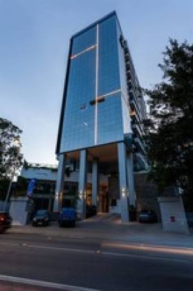 Apartamento mobiliado 2 suítes no Atiradores