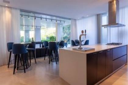Apartamento mobiliado 2 suítes no Atiradores