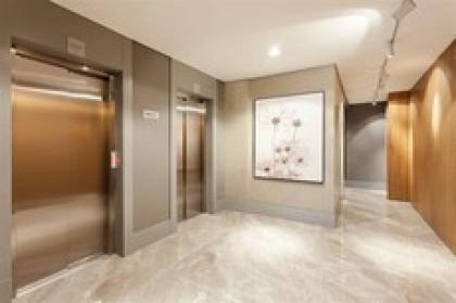 Apartamento mobiliado 2 suítes no Atiradores