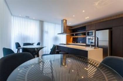 Apartamento mobiliado 2 suítes no Atiradores