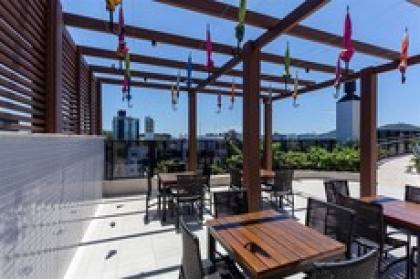 Apartamento mobiliado 2 suítes no Atiradores