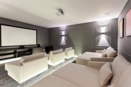 Apartamento mobiliado 2 suítes no Atiradores