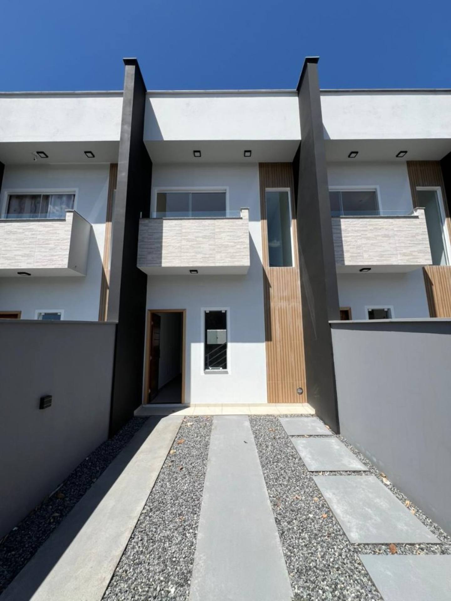 Sobrado geminado 3 quartos no Espinheiros