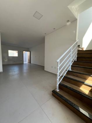 Sobrado geminado 3 quartos no Espinheiros