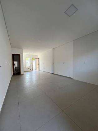 Sobrado geminado 3 quartos no Espinheiros