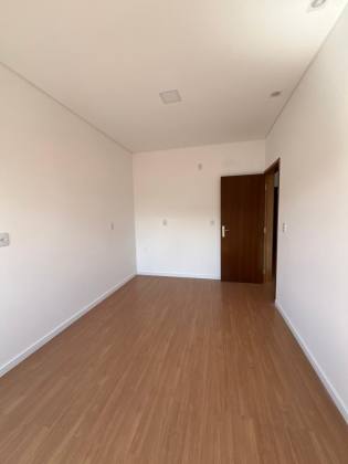 Sobrado geminado 3 quartos no Espinheiros