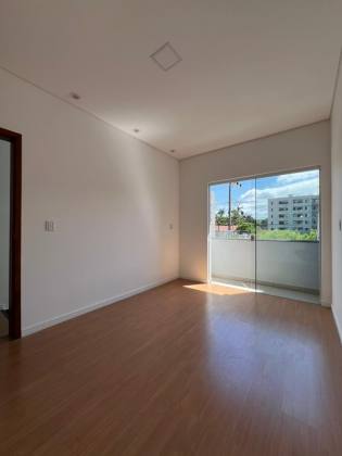 Sobrado geminado 3 quartos no Espinheiros