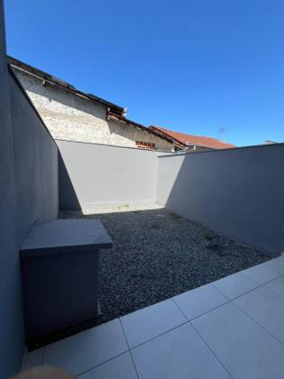 Sobrado geminado 3 quartos no Espinheiros