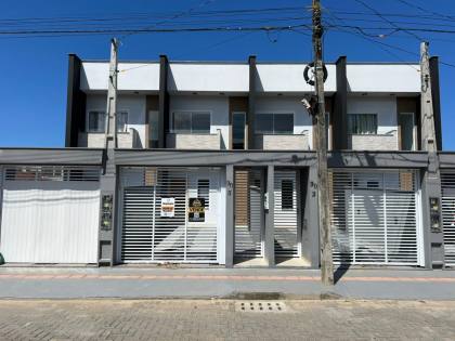 Sobrado geminado 3 quartos no Espinheiros