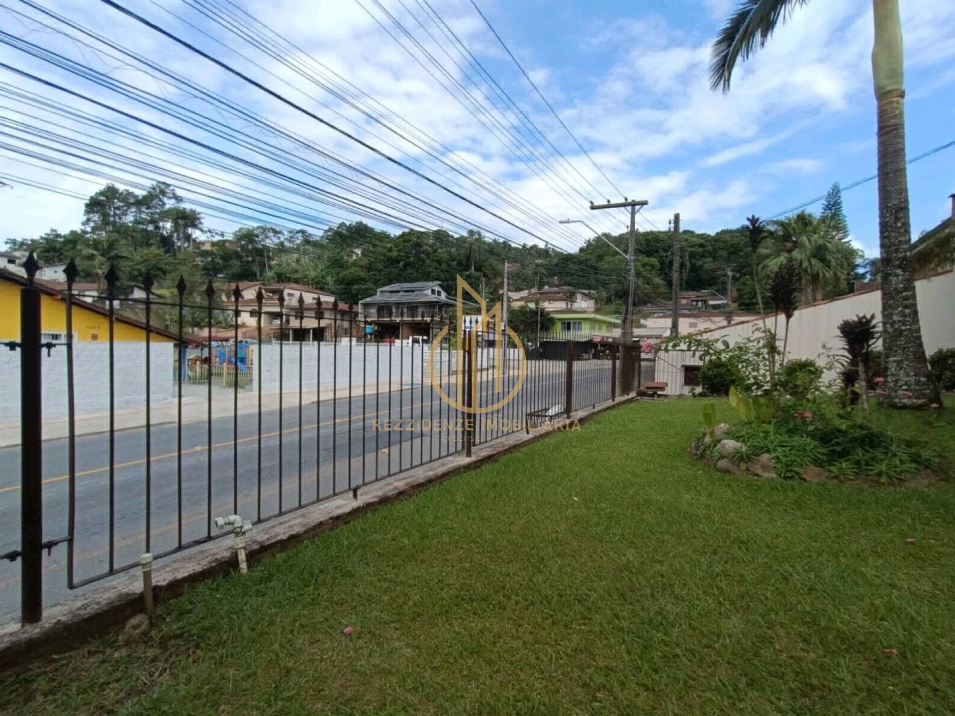 Casa averbada  para vender com 4 quartos 1 suítes no bairro Itaum