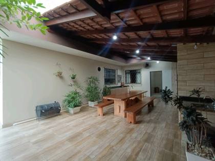 Casa averbada  para vender com 4 quartos 1 suítes no bairro Itaum