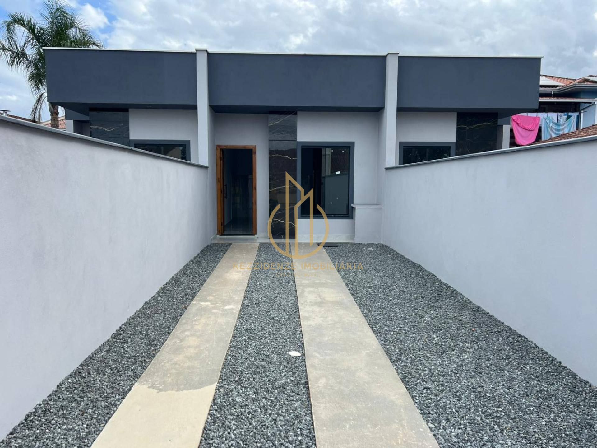 GEMINADO NO BAIRRO JARIVATUBA COM 02 DORMITÓRIOS SENDO 01 SUITE